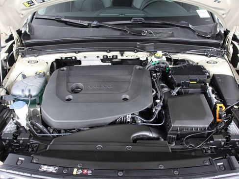 Used 2026 Volvo XC40 B5 Ultra w/ Climate Package image 24