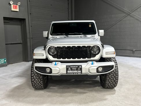Used 2024 Jeep Wrangler High Altitude AWD/4WD image 2