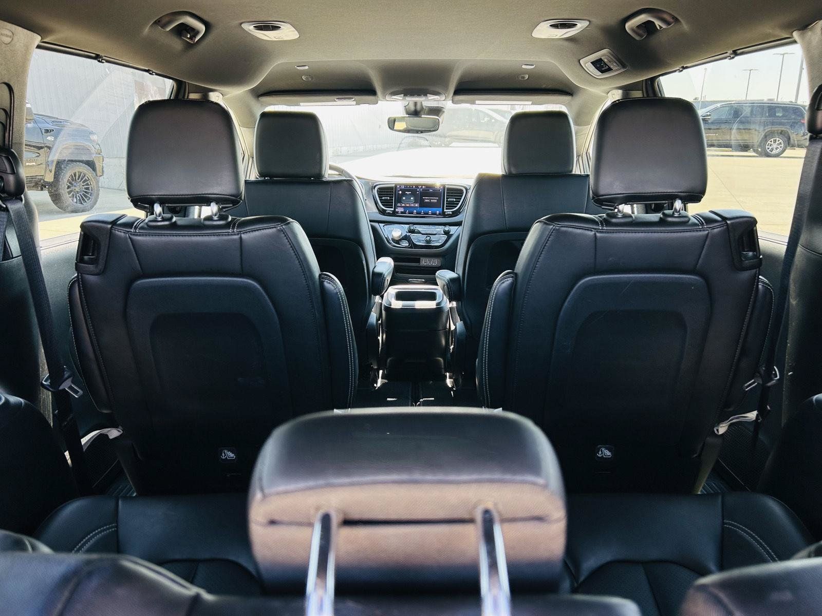 Used 2025 Chrysler Pacifica Select FWD image 29