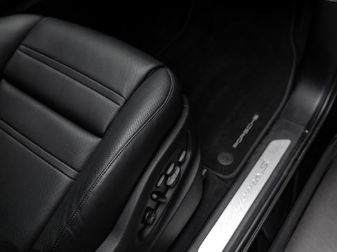 Certified 2025 Porsche Cayenne S AWD/4WD image 38