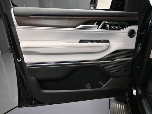 Used 2024 Jeep Grand Wagoneer L Base image 13