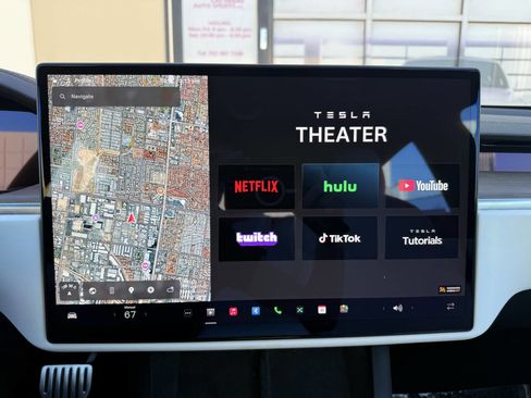 Used 2023 Tesla Model S image 11