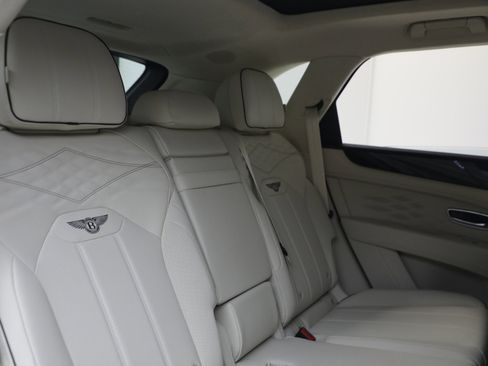 New 2025 Bentley Bentayga image 27