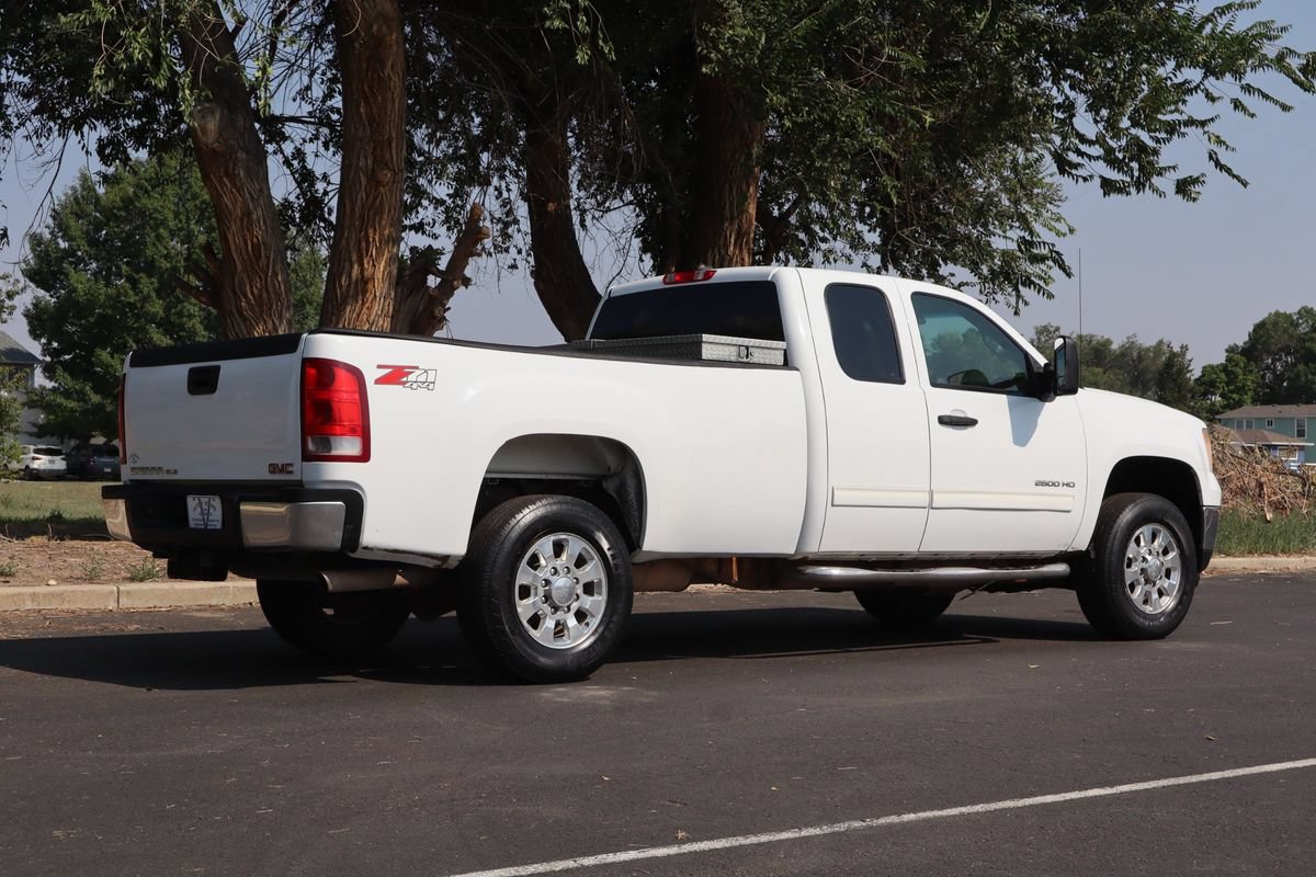 Used 2011 GMC Sierra 2500 SLE w/ Suspension Package, Off-Road AWD/4WD image 5