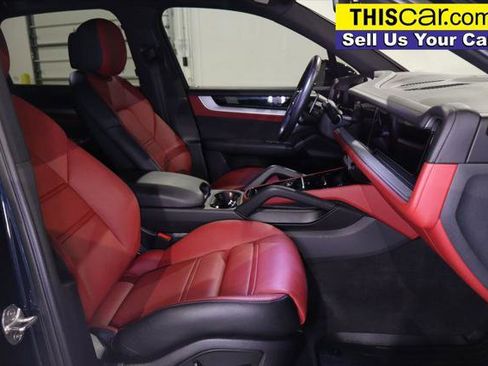 Used 2024 Porsche Cayenne image 25
