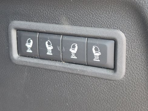 Used 2024 Jeep Wagoneer L Series II RWD image 17