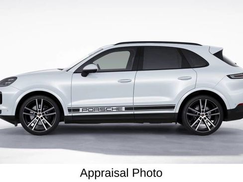 Certified 2024 Porsche Cayenne AWD/4WD image 2