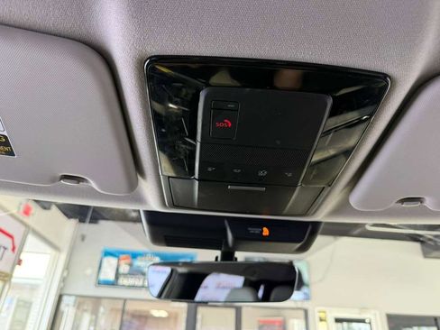 Used 2025 Mitsubishi Outlander Trail Edition image 18