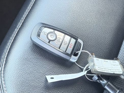 Used 2024 Ford Explorer Limited AWD/4WD image 23