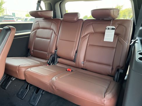 New 2025 Lincoln Navigator L Reserve image 27