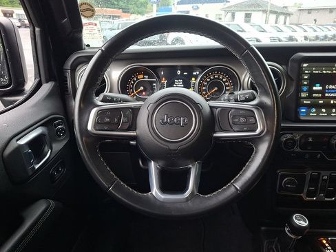 Used 2022 Jeep Wrangler Unlimited Sahara AWD/4WD image 19
