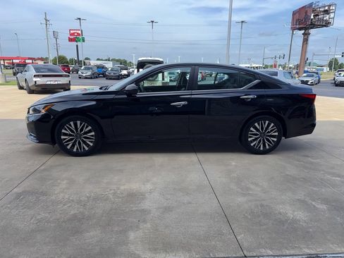 Used 2024 Nissan Altima 2.5 SV FWD image 6