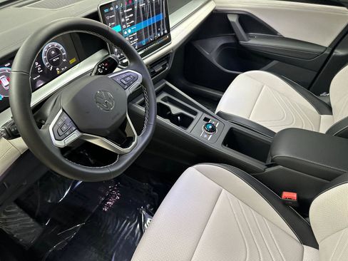 New 2026 Volkswagen Tiguan SE AWD/4WD image 9
