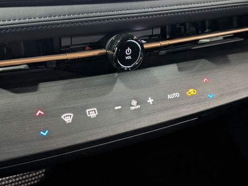 Used 2024 Nissan Ariya AWD image 19