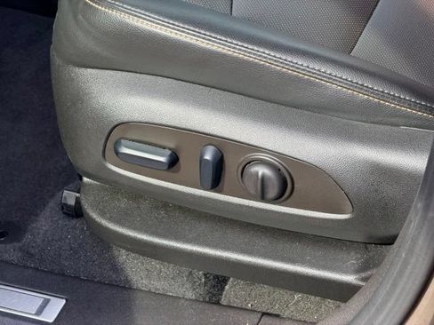 Used 2023 Chevrolet Equinox Premier AWD/4WD image 8