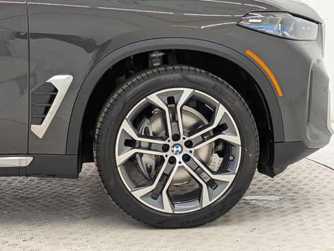 New 2026 BMW X5 xDrive40i w/ Climate Comfort Package image 12