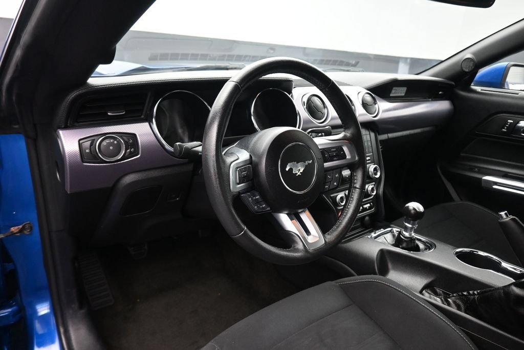 Used 2017 Ford Mustang Coupe RWD image 13