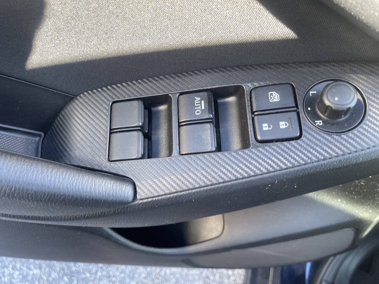 Used 2014 MAZDA MAZDA3 i Sport FWD image 11