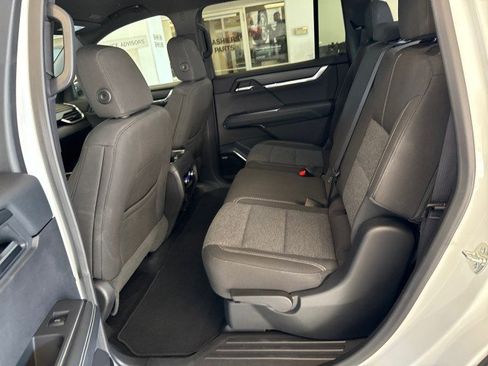 Used 2025 GMC Acadia Elevation image 24