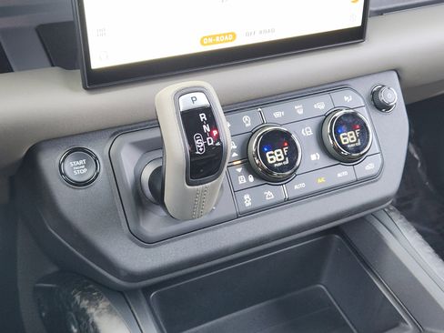 Certified 2025 Land Rover Defender 110 image 20