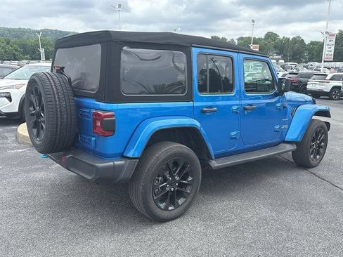 Used 2023 Jeep Wrangler Unlimited Sahara w/ Cold Weather Group AWD/4WD image 8