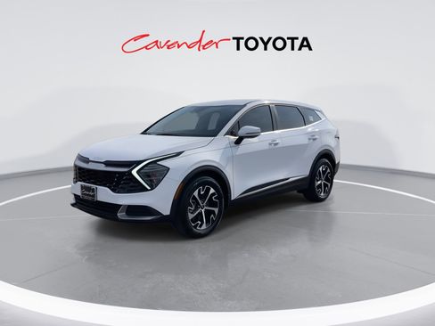 Used 2025 Kia Sportage EX image 4