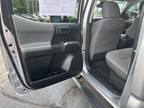 Used 2020 Toyota Tacoma SR5 AWD/4WD image 31