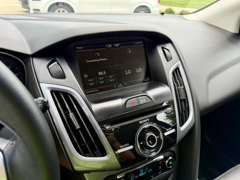 Used 2014 Ford Focus Titanium FWD image 21