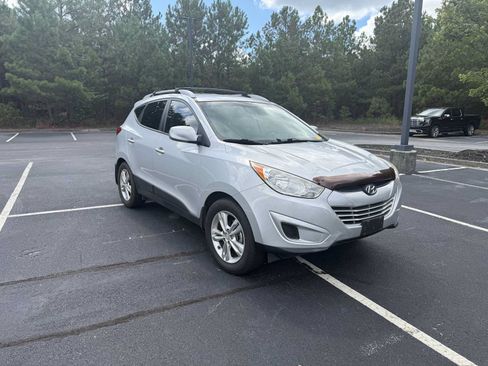 Used 2011 Hyundai Tucson GLS FWD image 2