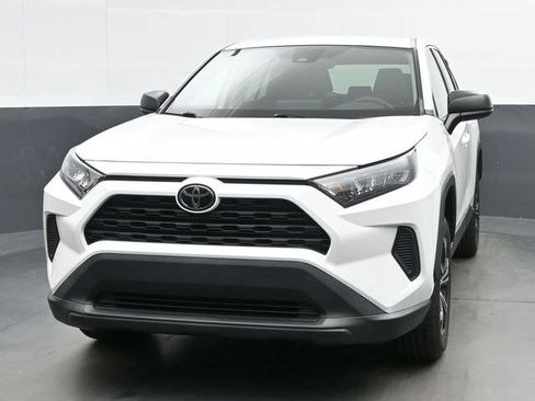 Used 2022 Toyota RAV4 LE FWD image 3