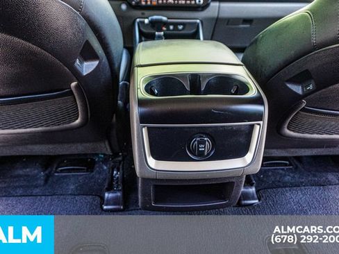 Used 2025 Kia Carnival FWD image 32