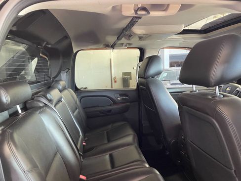 Used 2011 Chevrolet Avalanche LTZ image 25