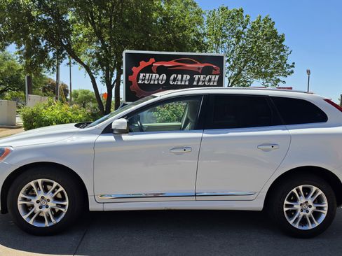 Used 2015 Volvo XC60 T5 Premier w/ Proximity Package image 2