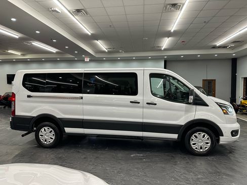 Used 2023 Ford Transit 350 XLT image 4