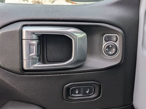 Used 2021 Jeep Wrangler Unlimited Sahara image 9