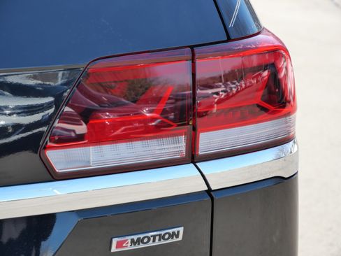 Certified 2022 Volkswagen Atlas SE image 17