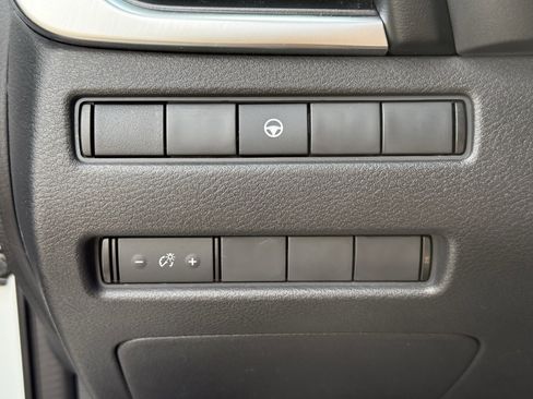 Used 2021 Nissan Rogue SV image 25