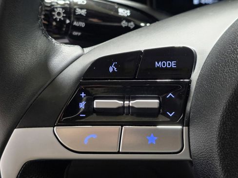 Certified 2025 Hyundai Elantra Limited image 34