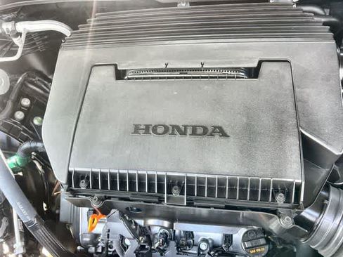 Certified 2025 Honda Pilot Touring image 10