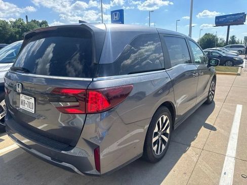 Certified 2025 Honda Odyssey EX-L image 4