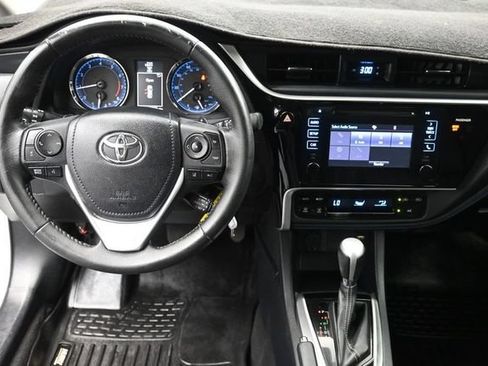 Used 2017 Toyota Corolla SE FWD image 6