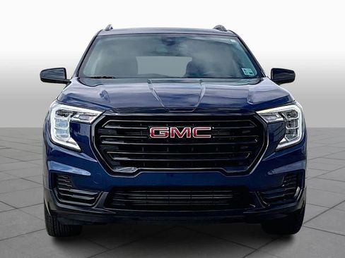 Used 2022 GMC Terrain SLE w/ Driver Convenience Package image 3