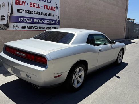 Used 2012 Dodge Challenger SXT RWD image 4