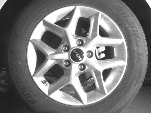 Used 2025 Kia Soul LX w/ LX Technology Package FWD image 14
