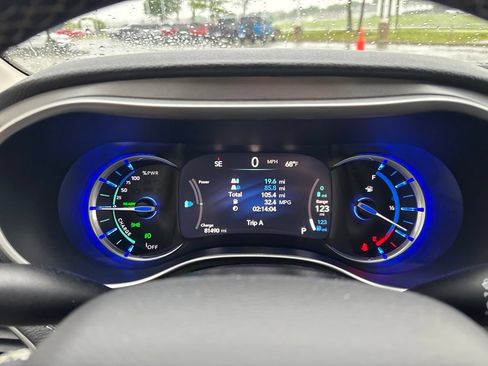 Used 2023 Chrysler Pacifica Touring-L FWD image 59