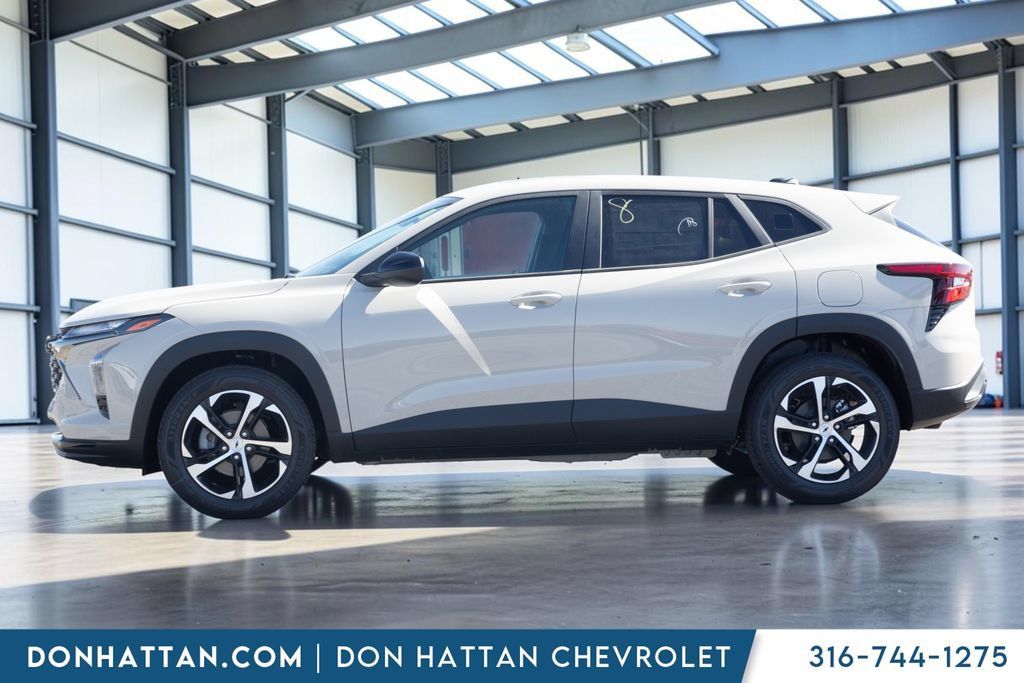 New 2026 Chevrolet Trax RS w/ Sunroof Package FWD image 3