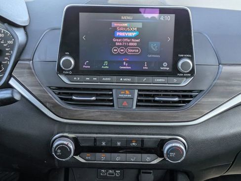 Used 2024 Nissan Altima 2.5 SV FWD image 28