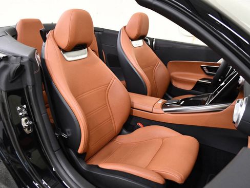 Used 2022 Mercedes-Benz SL 55 AMG 4MATIC w/ Driver Assistance Package image 10