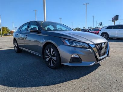 Used 2021 Nissan Altima 2.5 SV w/ SV Premium Package
