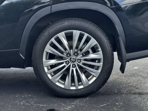Certified 2026 Toyota Highlander Platinum AWD/4WD image 8